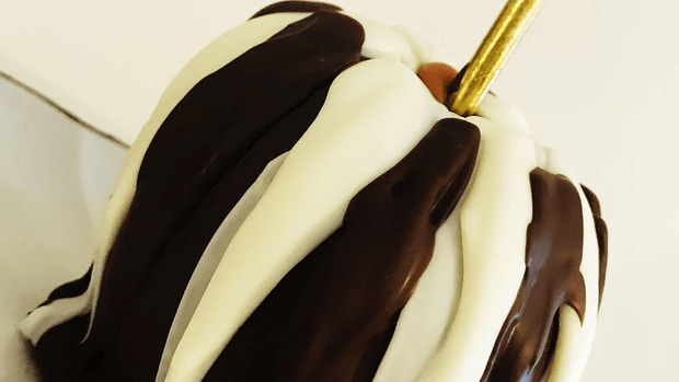 Dipped caramel Striped Apples